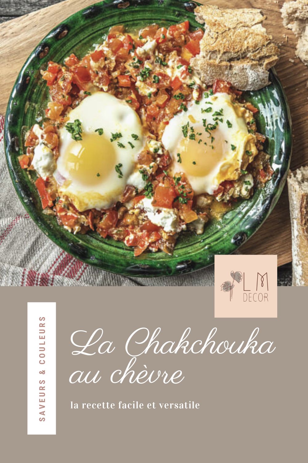 Recette de chakchouka au chèvre pin Pour le brunch ou au dîner, la chakchouka au chèvre est un plat savoureux et facile à préparer ! Poivrons, tomates et fromage de chèvre fondant se marient parfaitement pour un repas sain et gourmand. À tester d'urgence !